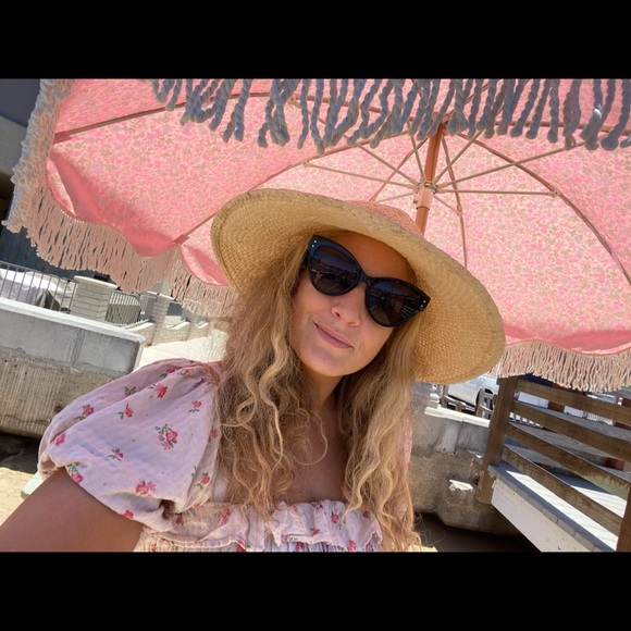 Loveshackfancy x Hurley floral beach umbrella - Picture 3 of 5